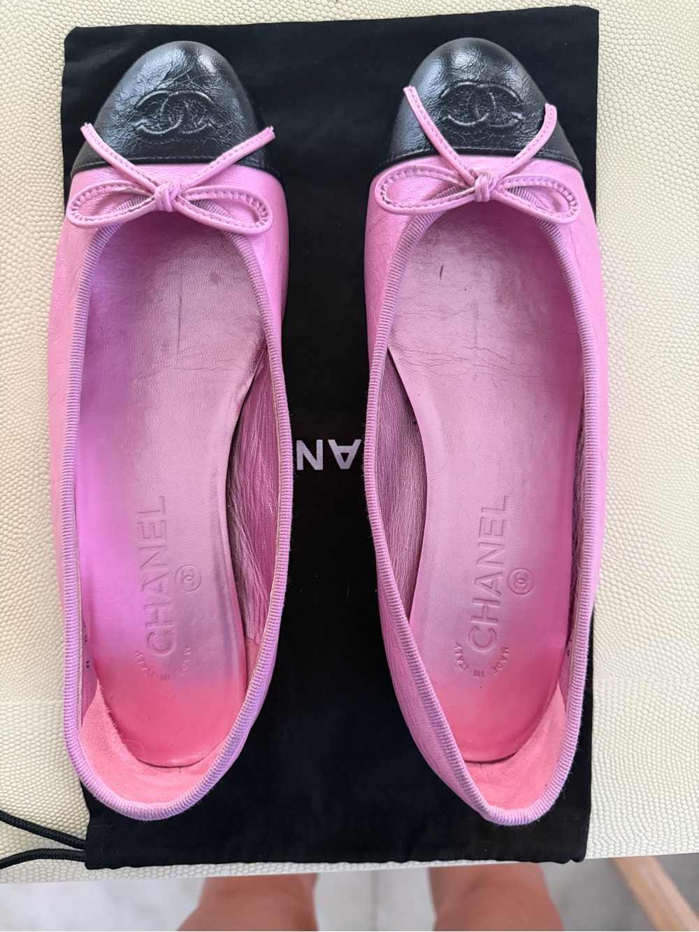 CHANEL Iridescent Pink and Black Cap Toe Bow Ballet Flats - Picture 2 of 6